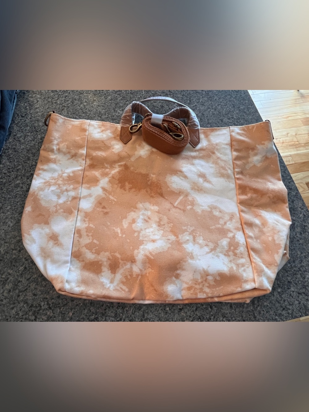 Thirty-One Casual Crossbody Tote Fawn Tie-Dye